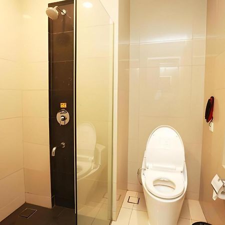 Golden Tulip Galaxy Hotel Banjarmasin Ngoại thất bức ảnh