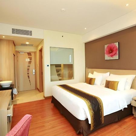 Golden Tulip Galaxy Hotel Banjarmasin Ngoại thất bức ảnh
