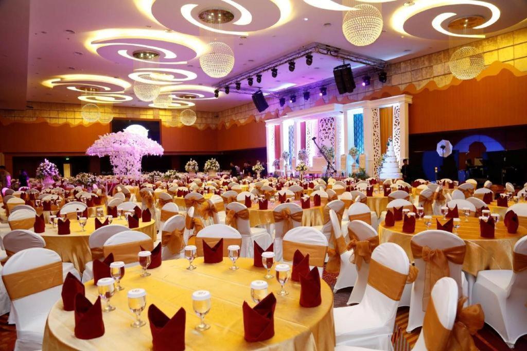 Golden Tulip Galaxy Hotel Banjarmasin Ngoại thất bức ảnh