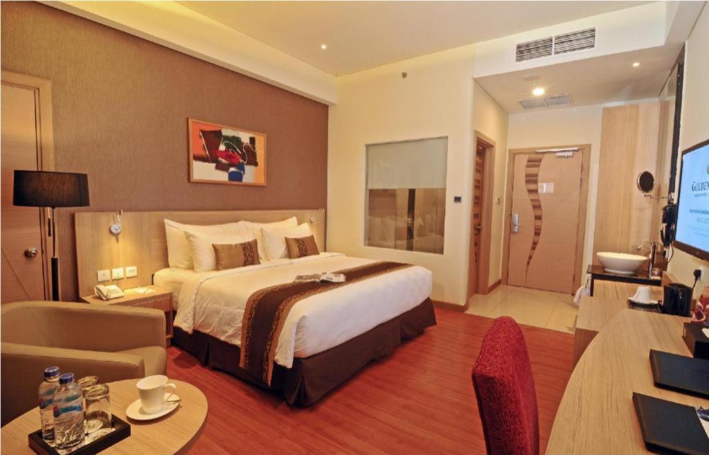 Golden Tulip Galaxy Hotel Banjarmasin Ngoại thất bức ảnh