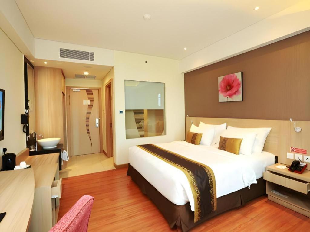 Golden Tulip Galaxy Hotel Banjarmasin Ngoại thất bức ảnh