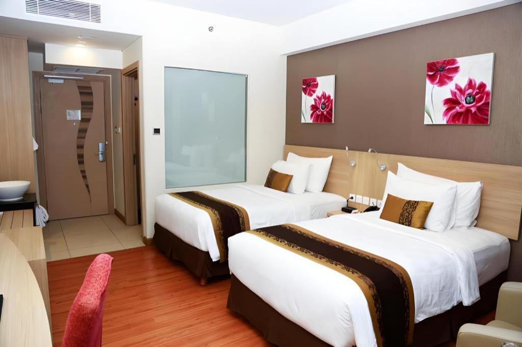 Golden Tulip Galaxy Hotel Banjarmasin Ngoại thất bức ảnh