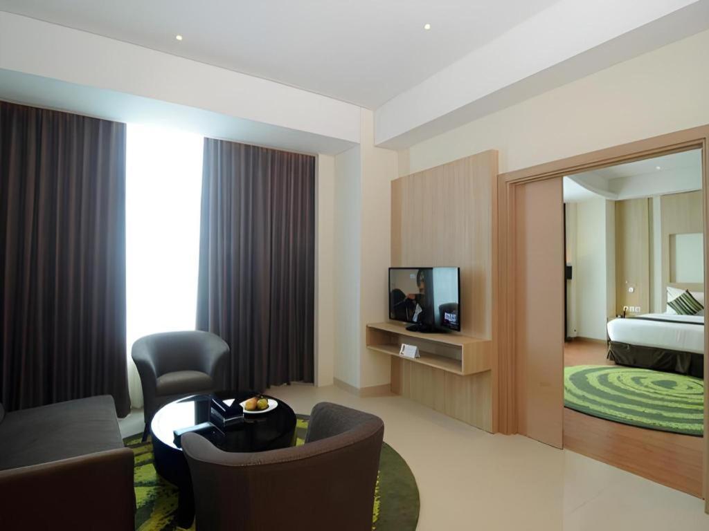 Golden Tulip Galaxy Hotel Banjarmasin Ngoại thất bức ảnh