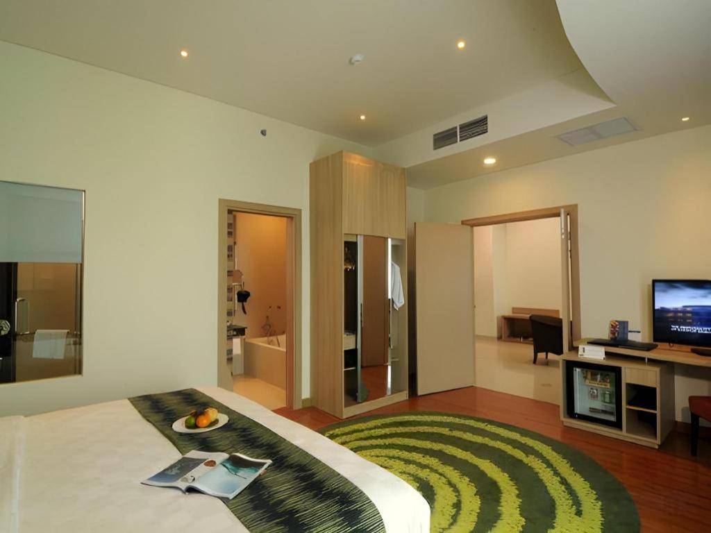 Golden Tulip Galaxy Hotel Banjarmasin Ngoại thất bức ảnh