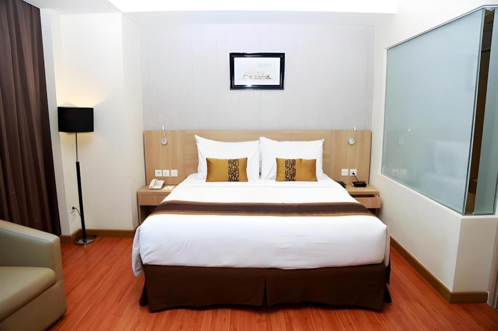 Golden Tulip Galaxy Hotel Banjarmasin Ngoại thất bức ảnh