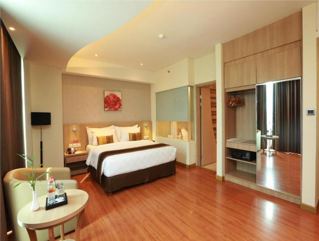 Golden Tulip Galaxy Hotel Banjarmasin Ngoại thất bức ảnh