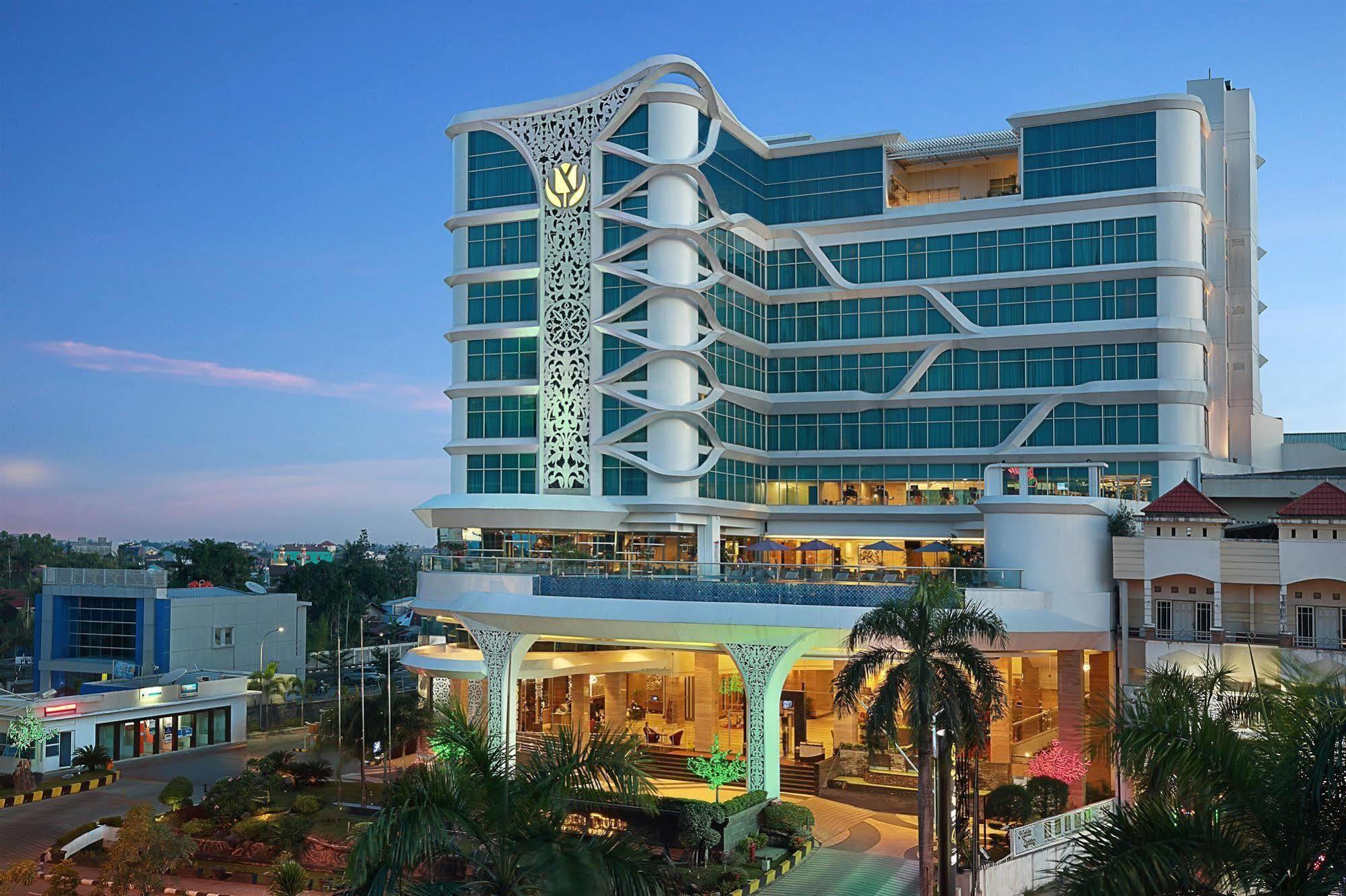 Golden Tulip Galaxy Hotel Banjarmasin Ngoại thất bức ảnh